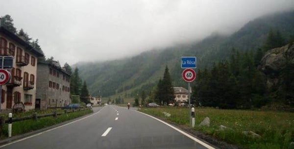 aperto il passo forcola torna il limite di velocità a la rösa