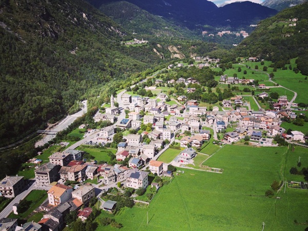 la contrada ai piedi della strada per il mortirolo