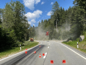 Motociclista cade sulla strada imbrattata a Vicosoprano