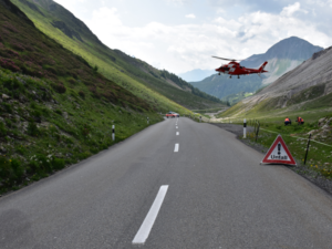 Motociclisti coinvolti in incidenti stradali sul passo Forcola e sul Maloja