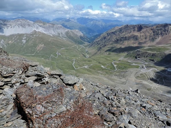 costruito nel 1825, carrozzabile dal 1928 il mito dello stelvio