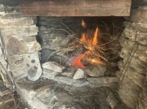 camino aperto e stufa con le nuove regole divieti, deroghe e rinvii