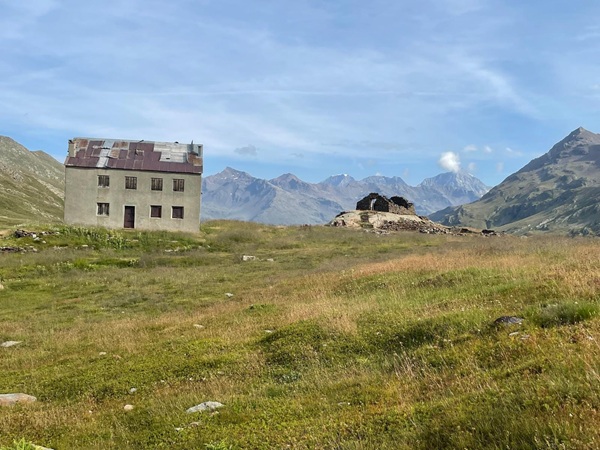 rifugio gavia luogo sacro e pezzo di storia, ma cade a pezzi