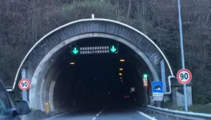i veri limiti di velocità su strade e autostrade