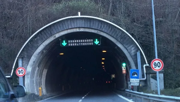 i veri limiti di velocità su strade e autostrade