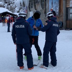 aprica, cadono in una pista chiusa soccorsi e multati