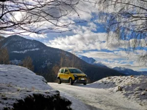 chi ha le gomme da neve deve avere anche le catene