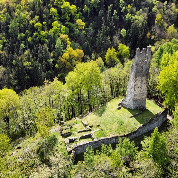 il borgo di castello dell'acqua, così chiamato sin dal medioevo