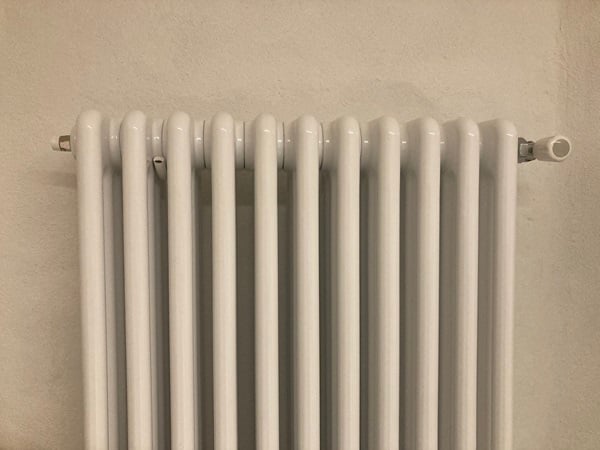 se il termosifone è caldo sopra e freddo sotto