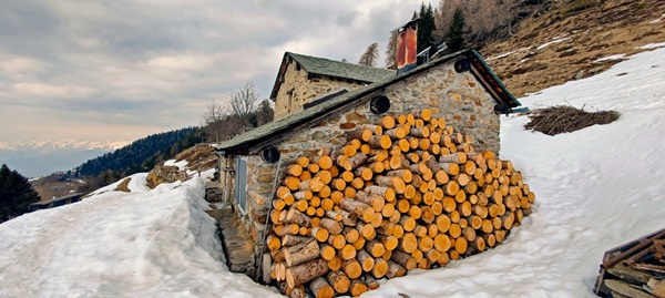 la legna che incrosta la canna fumaria