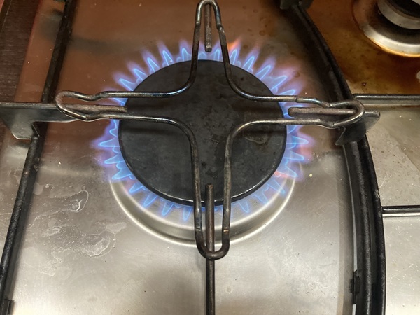 risparmio gas fornello piccolo al massimo o grande al minimo