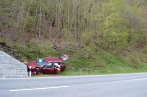 colpo di sonno, 35enne finisce violentemente contro un muro