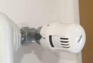 come lasciare le valvole termostatiche in estate