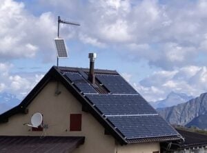 la pioggia pulisce i pannelli solari