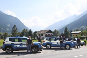 lavoratori in nero e violazione del diritto d'autore in tre locali