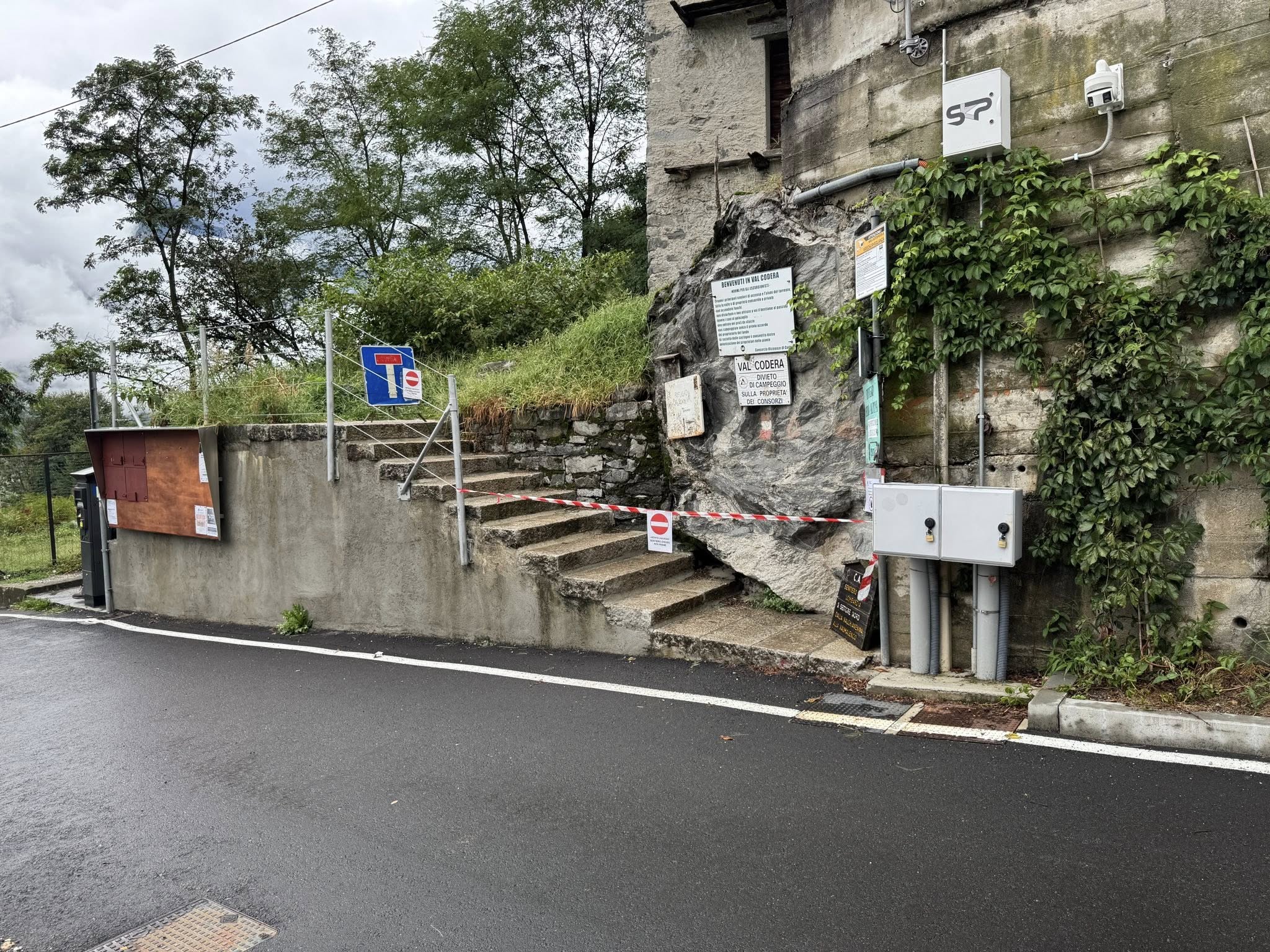 crollo massi, interruzione sentiero per codera