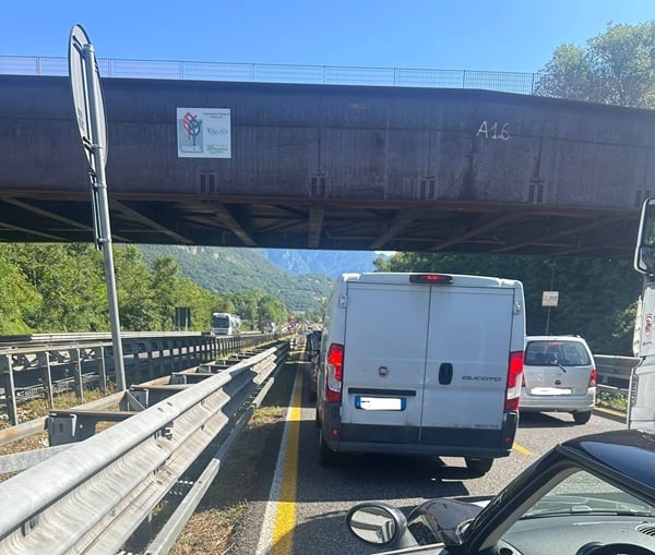 4 km di coda sulla statale 36 per incidente