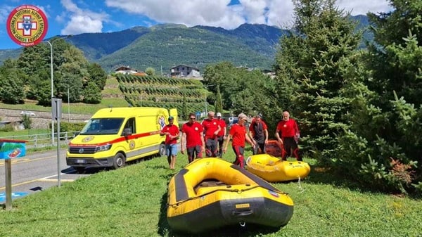 il soccorso alpino si esercita a caiolo e nel fiume adda