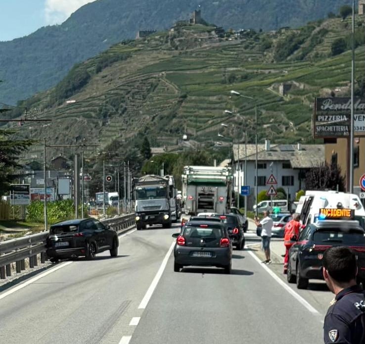 incidente sulla statale 38, coda in entrambe le direzioni