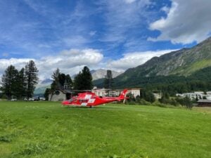 maloja, collisione tra automobile e bici ferita una 71enne