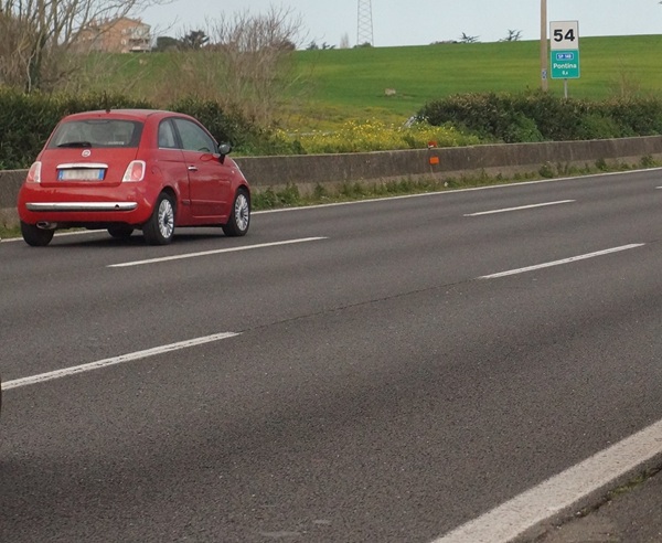 perché il tappo del carburante può essere a destra o a sinistra