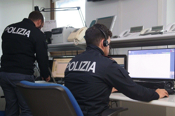 stalking e molestie a una compagna di scuola, 19 enne colpito da ammonimento