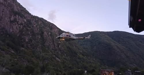 70nne cerca funghi alle baite taiada zona impervia, chiama i soccorsi