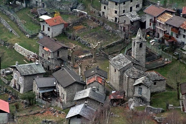 il borgo di san giorgio, porta d'accesso alla selvaggia val codera