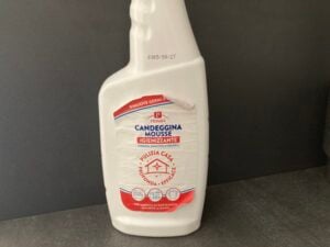 si può usare la candeggina per rimuovere la muffa