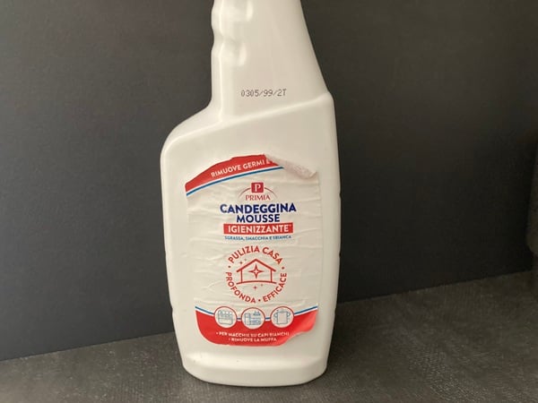 si può usare la candeggina per rimuovere la muffa
