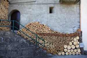vecchi camini e stufe efficienti in lombardia regole, divieti e deroghe