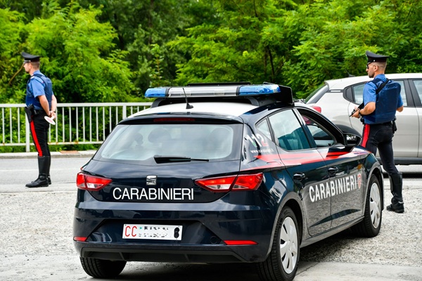 blitz dei carabinieri smaltimento illecito di rifiuti, furti, droga e lavoro irregolare