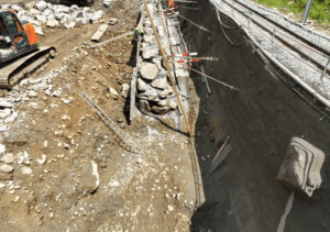 Operaio cade da muro in pietra a Brusio