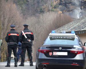 arrestati tre giovani per furto aggravato in esercizio commerciale