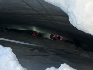 attenzione ai crepacci nei ghiacciai estivi