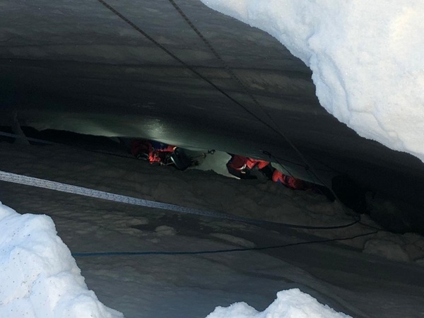 attenzione ai crepacci nei ghiacciai estivi