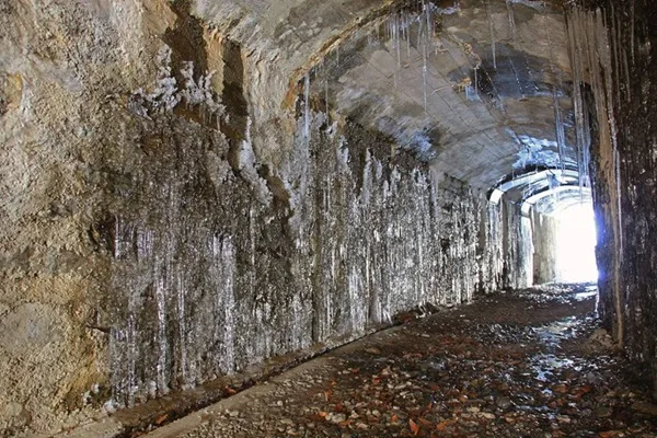 attenzione al ghiaccio sui sentieri