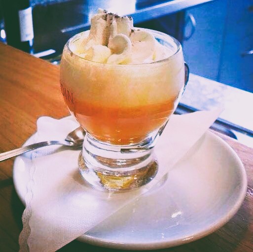 bombardino la bevanda delle piste da sci è nata in valtellina