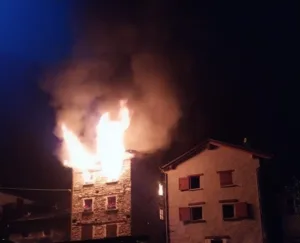 camino acceso di notte rischi e pericoli