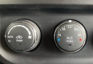 come mantenere efficiente il climatizzatore auto