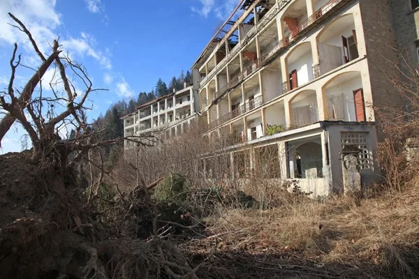 dai fasti all'abbandono dei sanatori di prasomaso||bacino di sernio|Elicottero Soccorso Alpino|carabinieri supermercato|elicottero soccorso alpini cnsas livigno|container per i senzatetto a sondrio