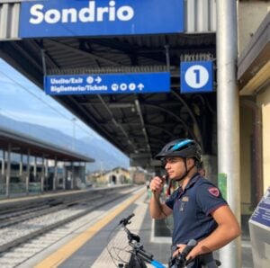 furto ad un supermercato a sondrio, ladro arrestato in flagranza