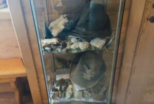 grande guerra, i cappelli da alpino ritrovati in val zebrù
