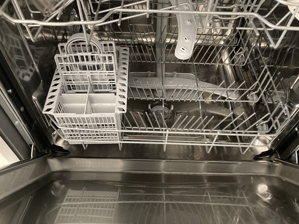 i rimedi naturali per pulire la lavastoviglie