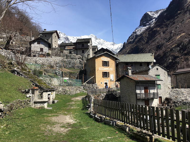 il borgo abbandonato che diventa memoria