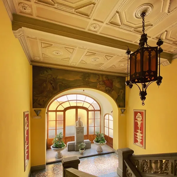 il busto all’ingresso del comune di grosio