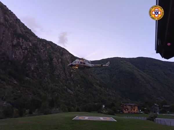 incrodati sul pizzo badile alpinisti recuperati dall'elisoccorso