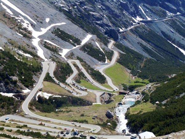 La leggendaria ed affascinante salita dello Stelvio