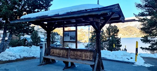 la pensilina della prima tratta tranviaria elettrificata svizzera