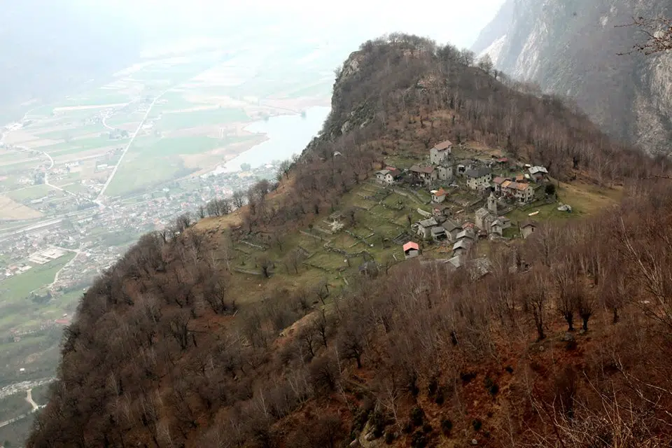 la valle che resiste al tempo e al turismo di massa